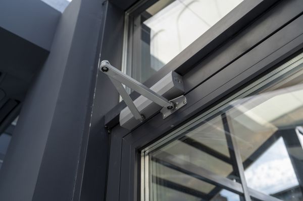 Cost of Door Closer Mounting in Edison