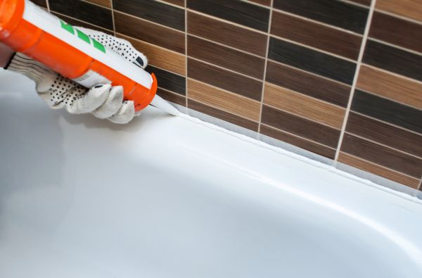 Cost of Bathtub Sealing in Edison