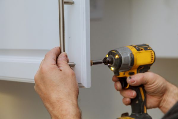 Cost of Cabinet Knob Installation in Edison